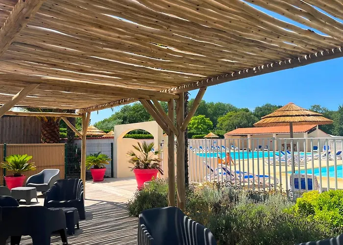 Mobil Avec Terrasse Pour 6 Personnes à Dolus-d'oléron - Api-1-52-1441 *