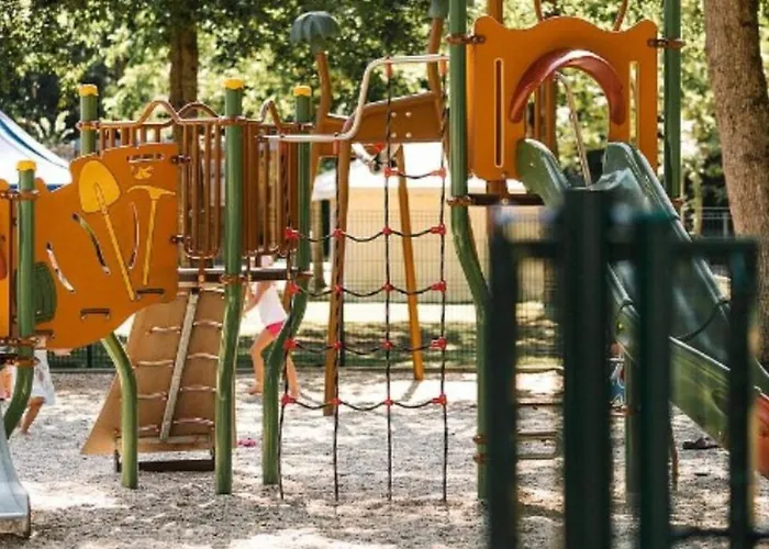 Mobil Avec Terrasse Pour 6 Personnes à Dolus-d'oléron - Api-1-52-1441 Camping *